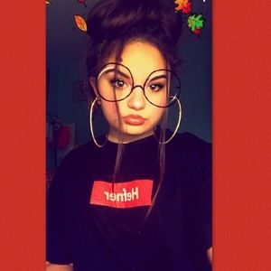 Meet your Posher, Alexandra